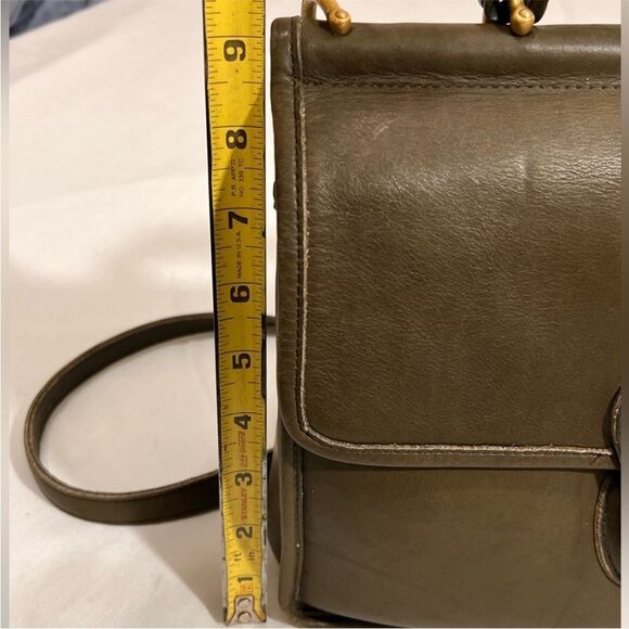 Coach Olive Green Willis Bag Vintage E8C-9927 Rare and HTF - Picture 10 of 13